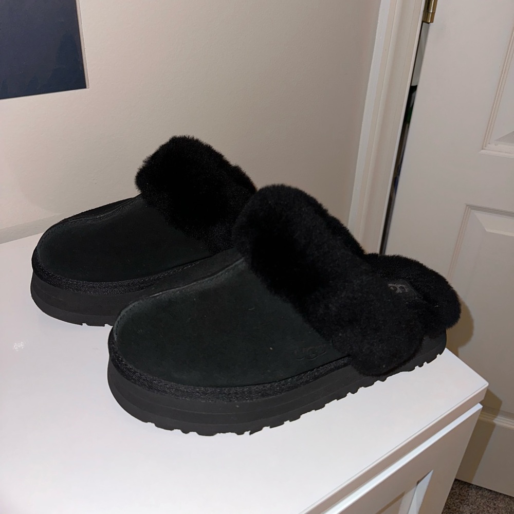 Women’s UGG “Disquette” platform slippers
